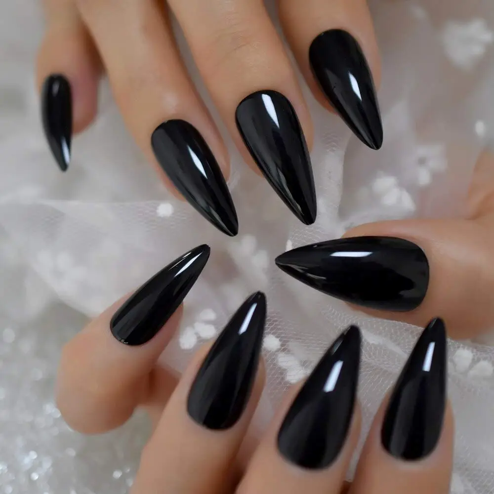 Форма нігтів stiletto